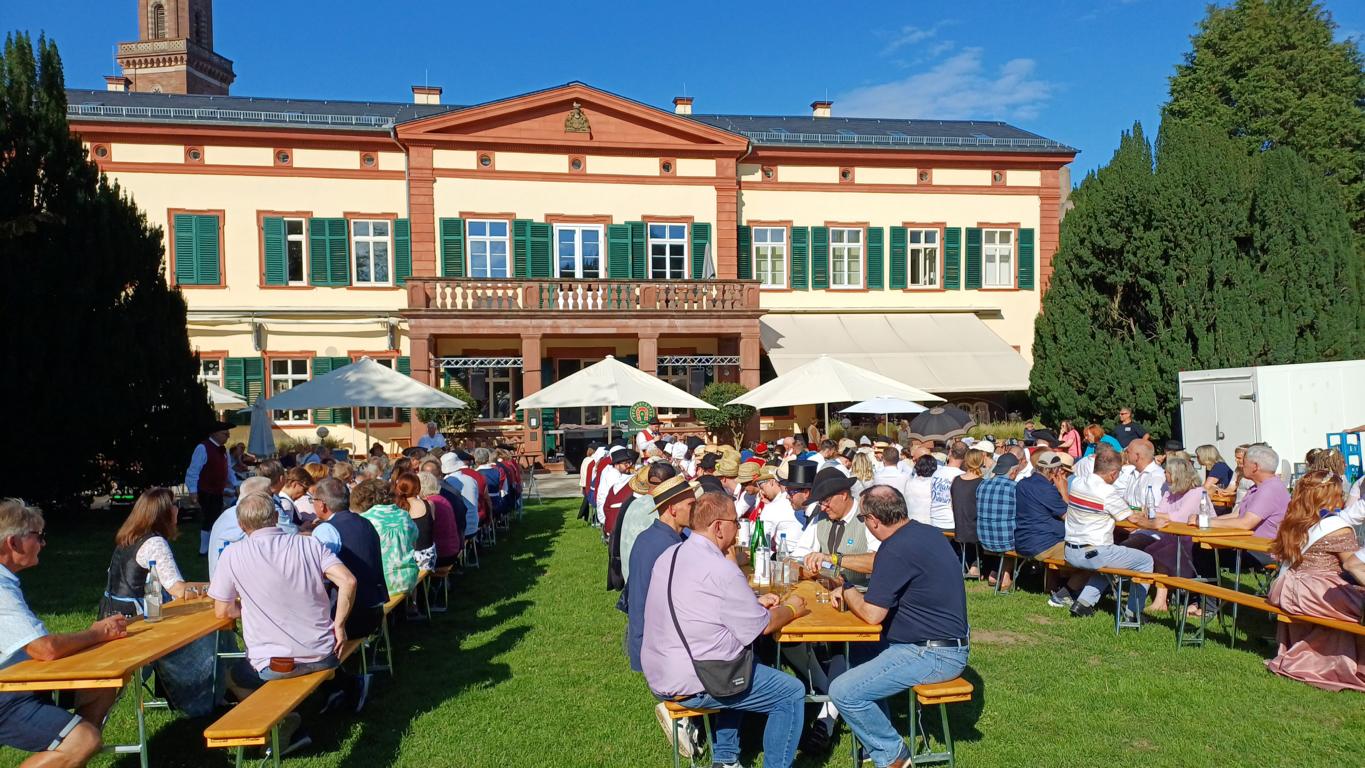 Weinheim: Weinheim feiert Altstadtkerwe: Fünfte Jahreszeit unter den Burgen