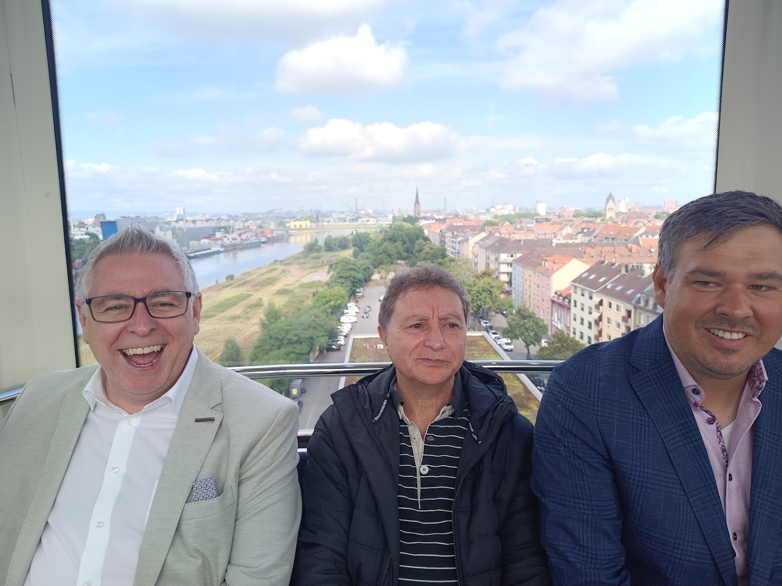 Höhenrausch am Alten Messplatz: Riesenrad „City Star“ dreht sich über Mannheim