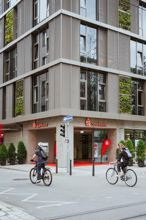 Sparkasse Rhein Neckar Nord eröffnet neue Filiale in D 2 – Moderner Treffpunkt ersetzt bisherigen Standort in D 1