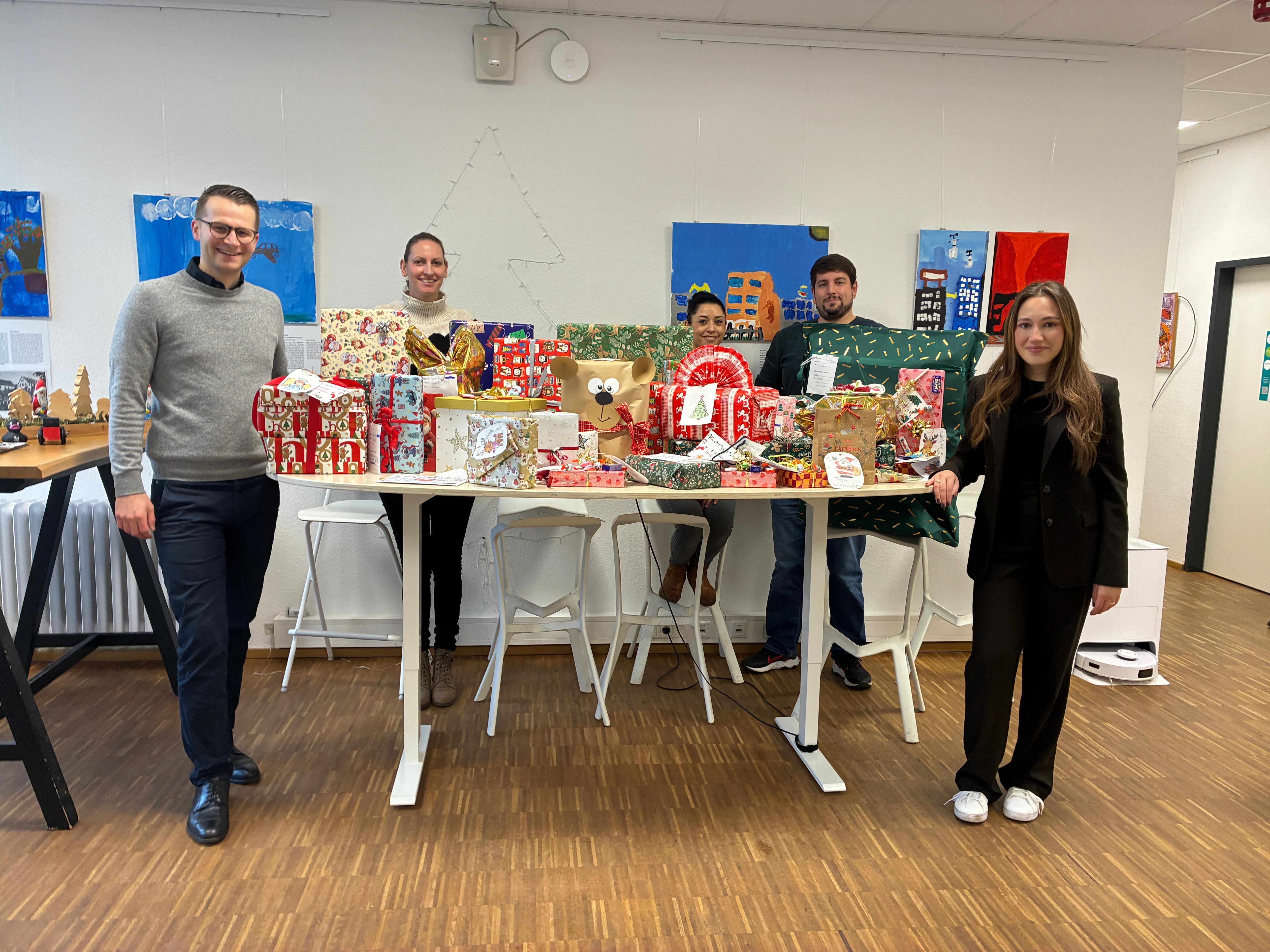 MANNHEIM / WEINHEIM: Wunschbaumaktion bringt Weihnachtsfreude in Kinder- und Jugendheime