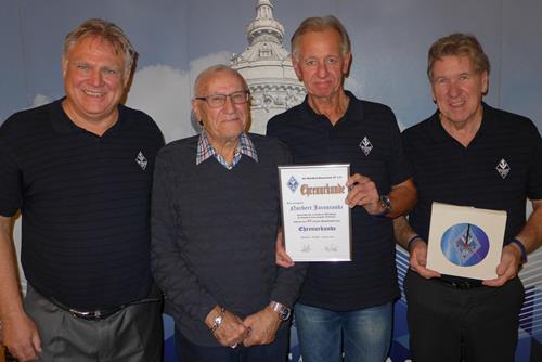 (Foto: Sättele) Ein treuer Betreuer, Norbert Jarosinski, 2. v. r. EhrenabendJarosinski