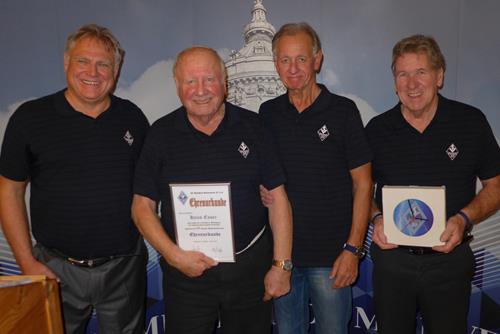 (Foto: Sättele) Hans Esser, 2. v.l., mit Klaus Markgraf, Fritz Hoffmann und Paul Metz, EhrennabendEsser2