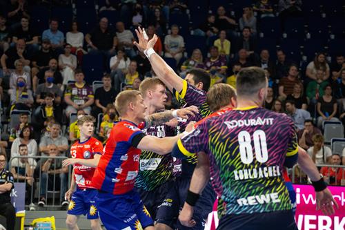 Eie Abwerhmauer 8989 Copy