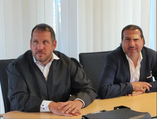 (Foto: SpoWo) Daniel Martin, rechts, mit Rechtsanwalt Dr. Jens Graf Gericht1