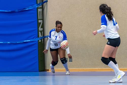 (Foto: W. Neuberth) Jugenspielerin Jessica Chicova, links, mit einer guten Vorstellung Jessica Chicova