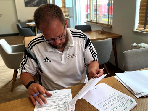 Korrektur Theoriepr&uuml;fung durch Lehrwart Fabian Ebert Copy