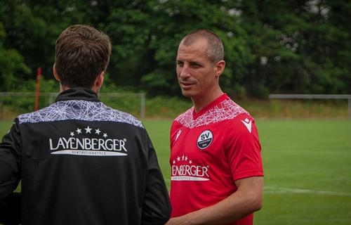 (Foto: SVS) Sandhausen-Trainer Stefan Kulovits - Erstes Testspiel steht bevor SVS Trainer Stefan Kulovits rechts Copy