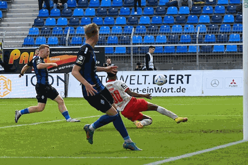 (Foto: PIX/M.Ruffler) Nach klasse Vorarbeit von Winkler erzielt Martinovic das 1:2 SVWRWE2