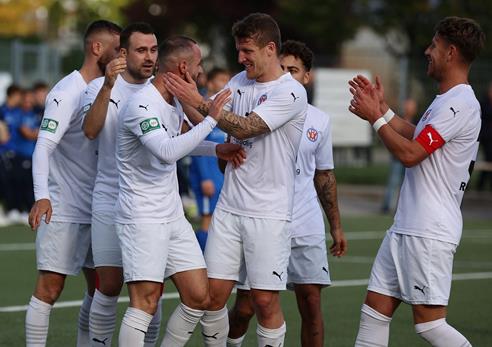 (Foto: Ed. Nohe) Die Rasenspieler dürfen auch in Weinheim jubeln Weinheim