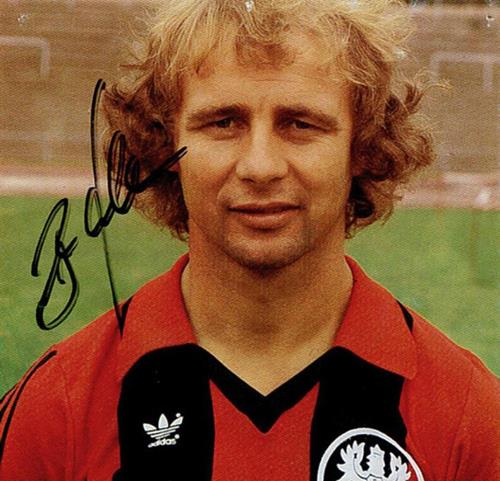 (Foto: Autogrammkarte/Privatbesitz) Bernd Hölzenbein im Trikot von Eintracht Frankfurt f2667ca237e2e9d3a600da4feea588be Copy